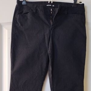 Old Navy Pixie Chico Petite Short Black Pants - Size 2P